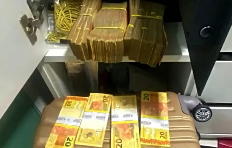 Esquema milionário de desvio na saúde do CE tinha ‘bunker’ de dinheiro e mais de 80 empresas, diz PF