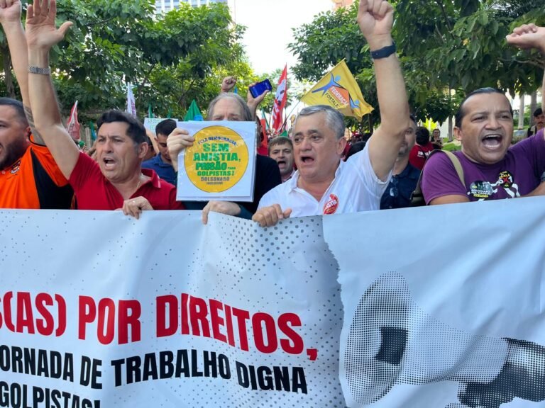 Atos de Lula e Flávio movimentam Fortaleza nesta quinta (22); Justiça altera local de manifestação petista