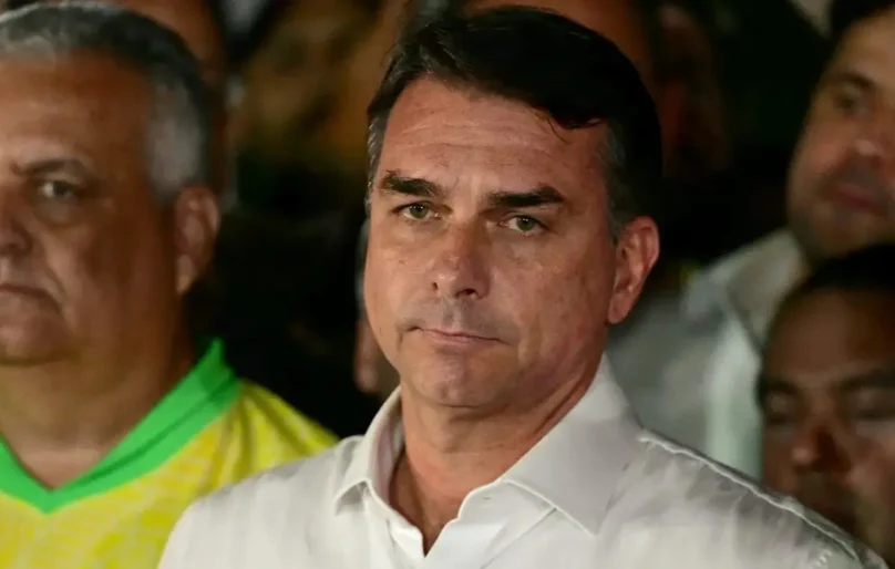 Flávio Bolsonaro anuncia que pedirá cassação da chapa de Lula