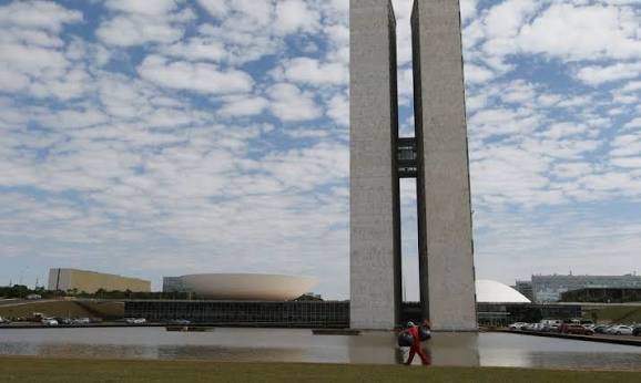 Senado marca votação do fim da escala 6×1 às vésperas do segundo turno