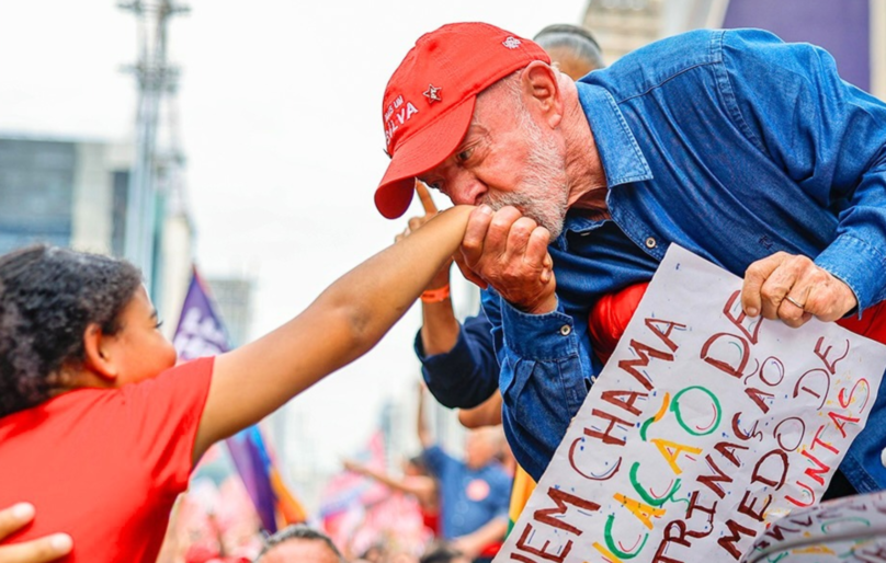 Lula vence Flávio Bolsonaro e é reeleito presidente do Brasil em 2026