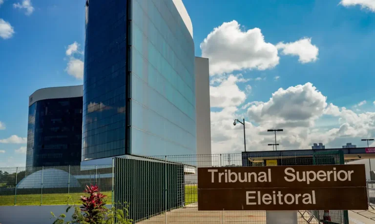 Campanha de Lula aciona TSE por “seletividade” da Meta para favorecer Flávio