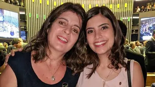 Mãe de Tabata Amaral segue na UTI: ‘Ainda está acordando’